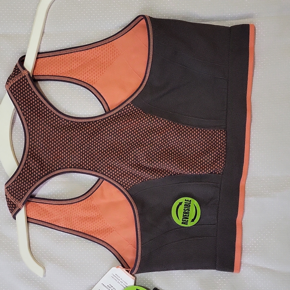 Workout top - Picture 2 of 5
